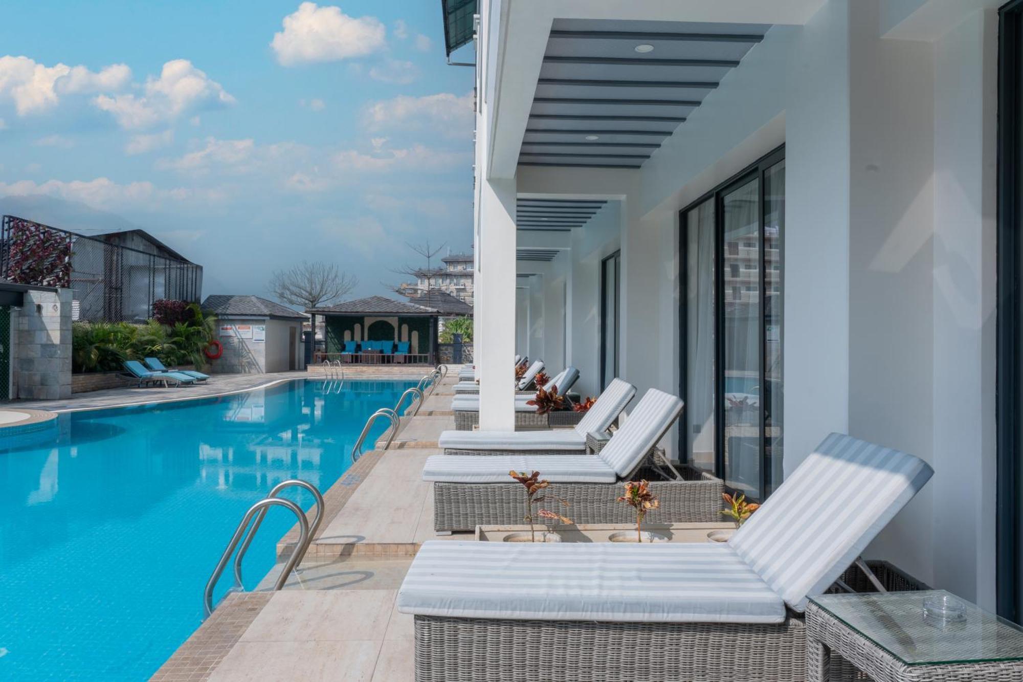 Lake View Resort Pokhara Exterior foto